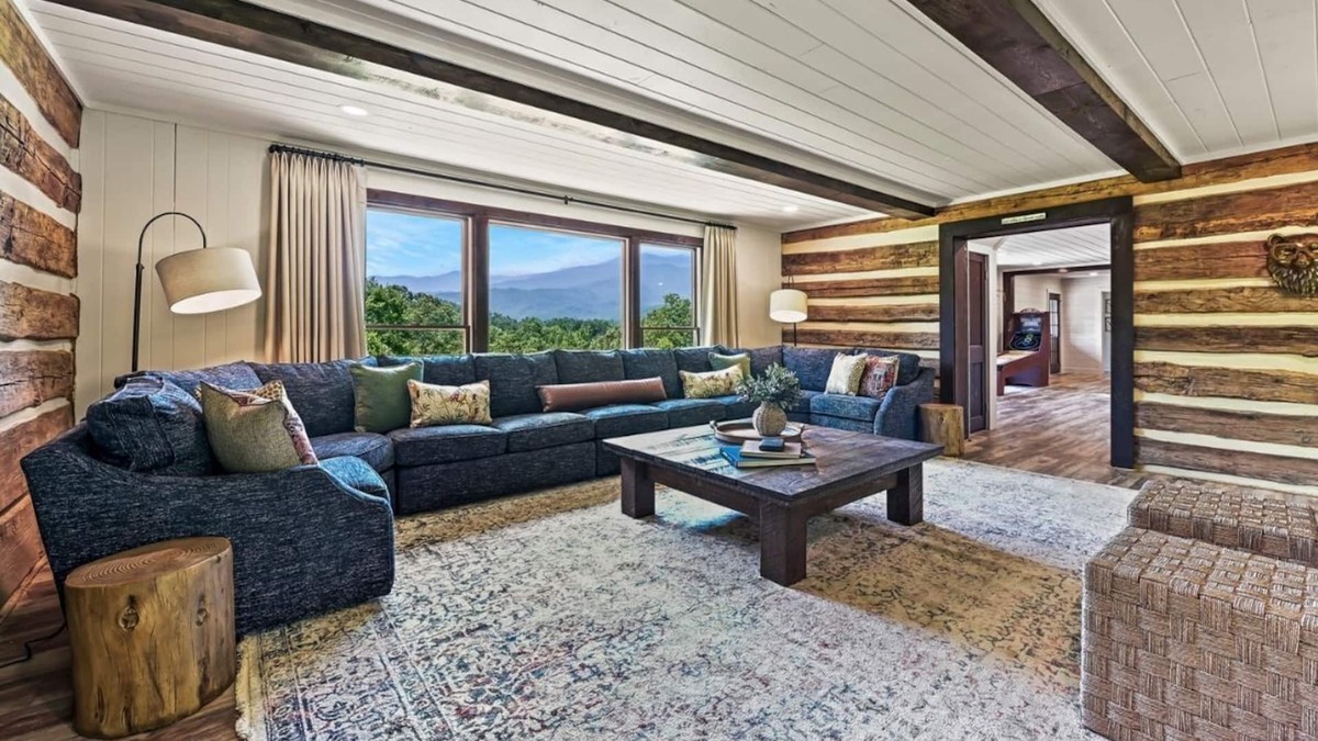 Pittman Center Cabin | lux epic mtn view HotTub pool table yard 4 king suites Far Horizons Ldg