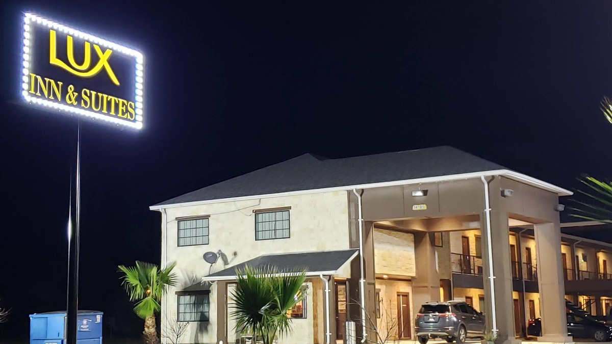 Three Rivers Hotel | Lux Inn and Suites