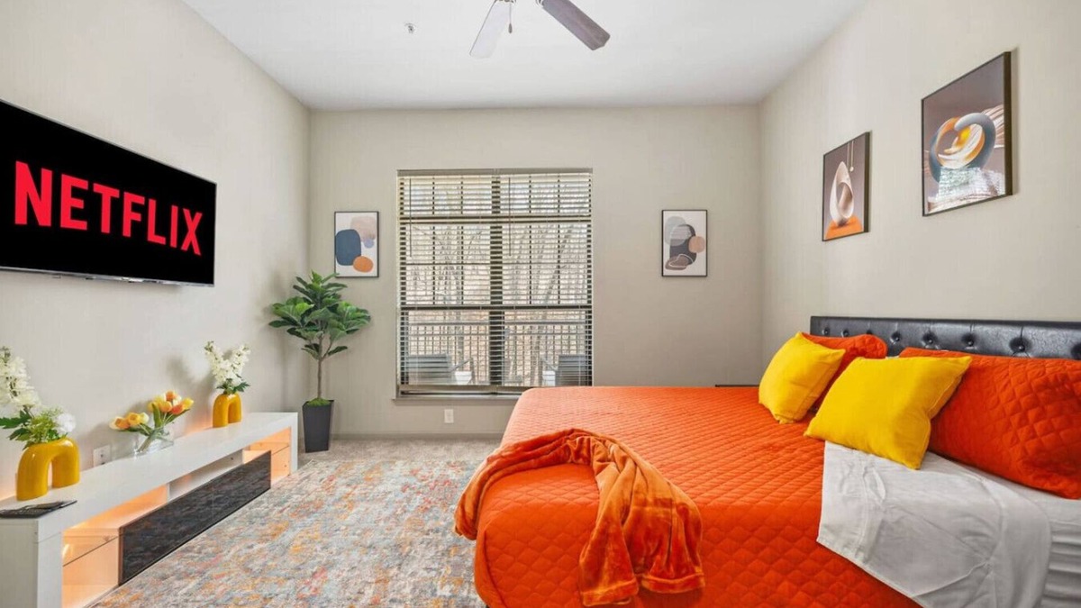 Cumberland Apartment | Lux King Suite 1 mile to Truist Park, Battery
