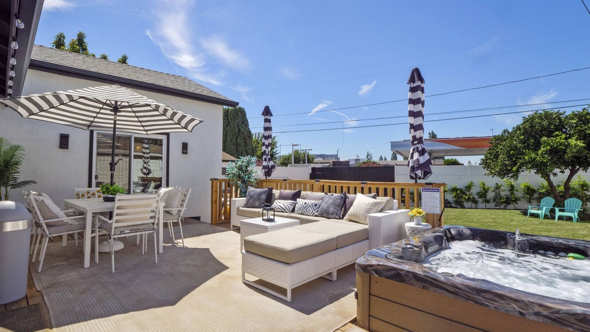 Panorama City House | LUX - LA Relaxing Oasis w/HotTub, Gym, & Workspace - Van Nuys