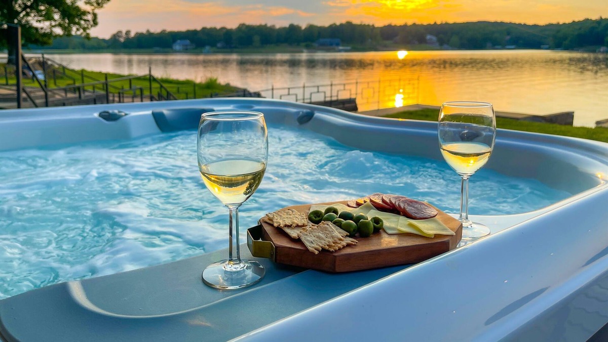 Horseshoe Bend House | Lux Lake Home w Hot Tub, Game Room & Much More!