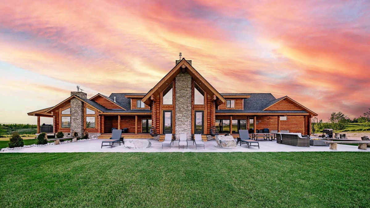 Tetonia Cabin | Lux Log Cabin - Epic Views, Huge Patio, & Hot Tub!