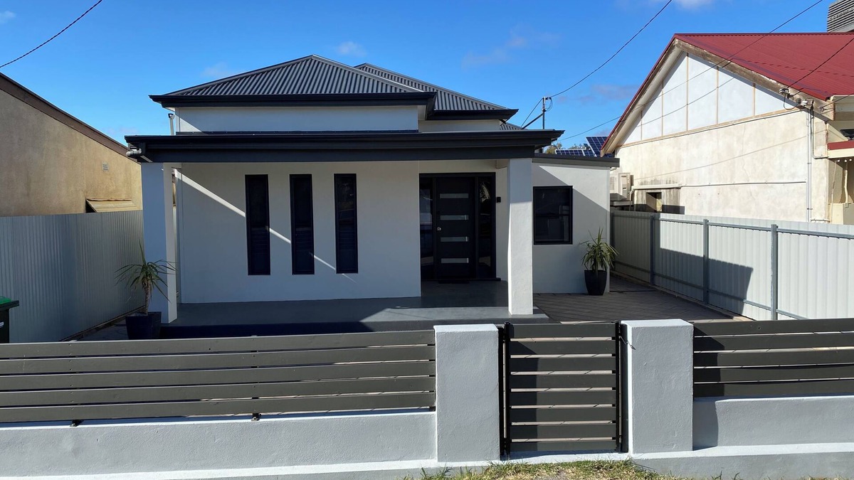 Broken Hill House | Lux Modern 4 Bedroom home n3 minuts to all Sopping centres
