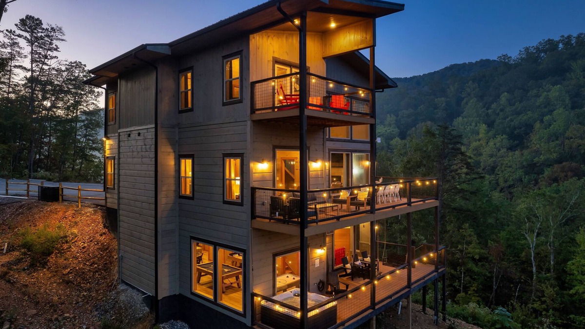 Gatlinburg - Pigeon Forge Cabin | LUX Modern Cabin-VIEW- Privacy-Hot Tub-Heated Pool-Fire pit-Game room-Sleeps 20