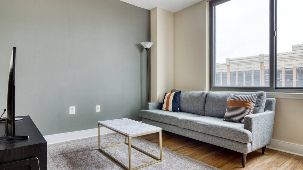 Mount Vernon Triangle Apartment | Lux Mount Vernon 1BR w/Gym & Pool near Convention Center, by Blueground