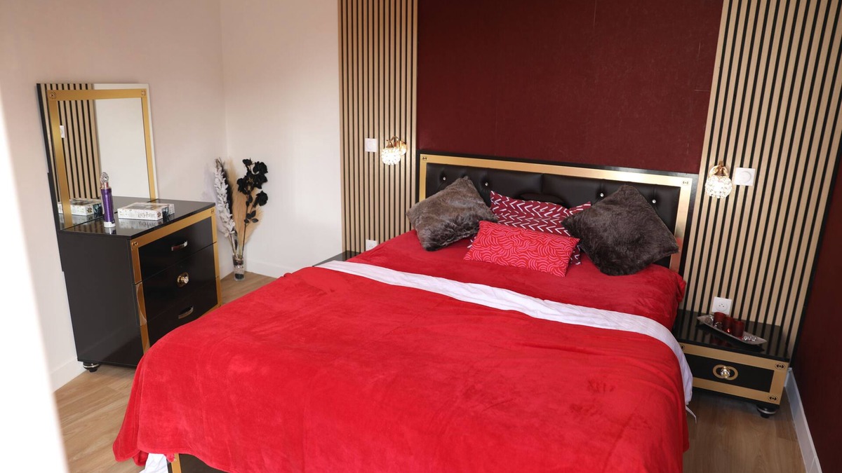 Le Bourget Apartment | Lux Red Rose - 15 Min To Paris & CDG