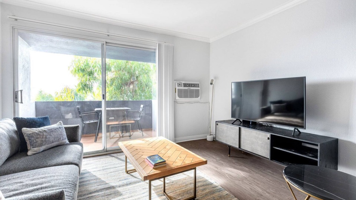 Torrance Apartment | Lux Torrance 1BR w/Roofdeck, Tennis, near Shopping, Beach by Blueground