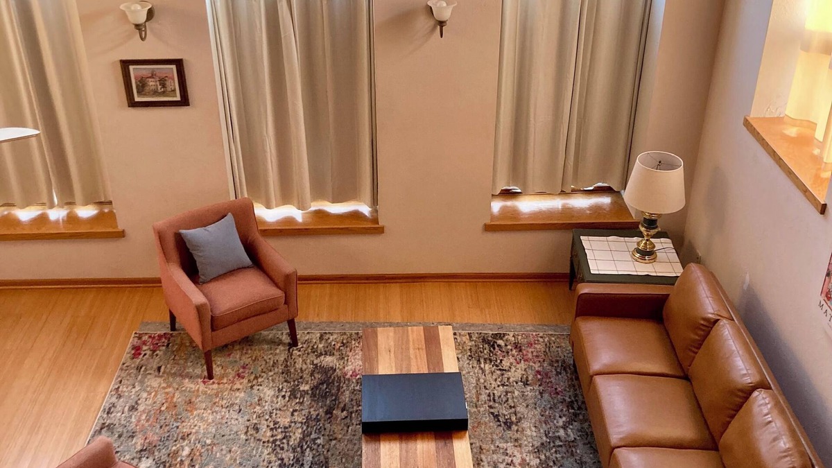 Sigourney Apartment | Luxe 2-bedroom apartment downtown, "Sigourney Summit"