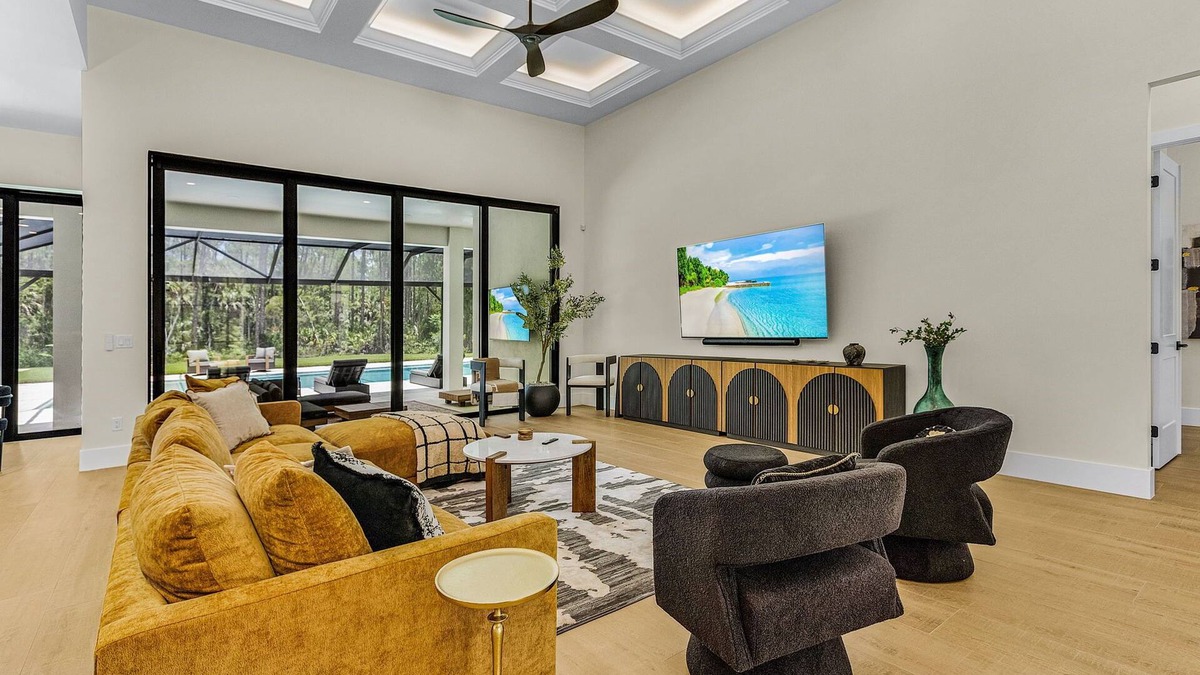 Rural Estates House | Luxe 20 P Hot Tub/Pool/Cinema/Pickle ball