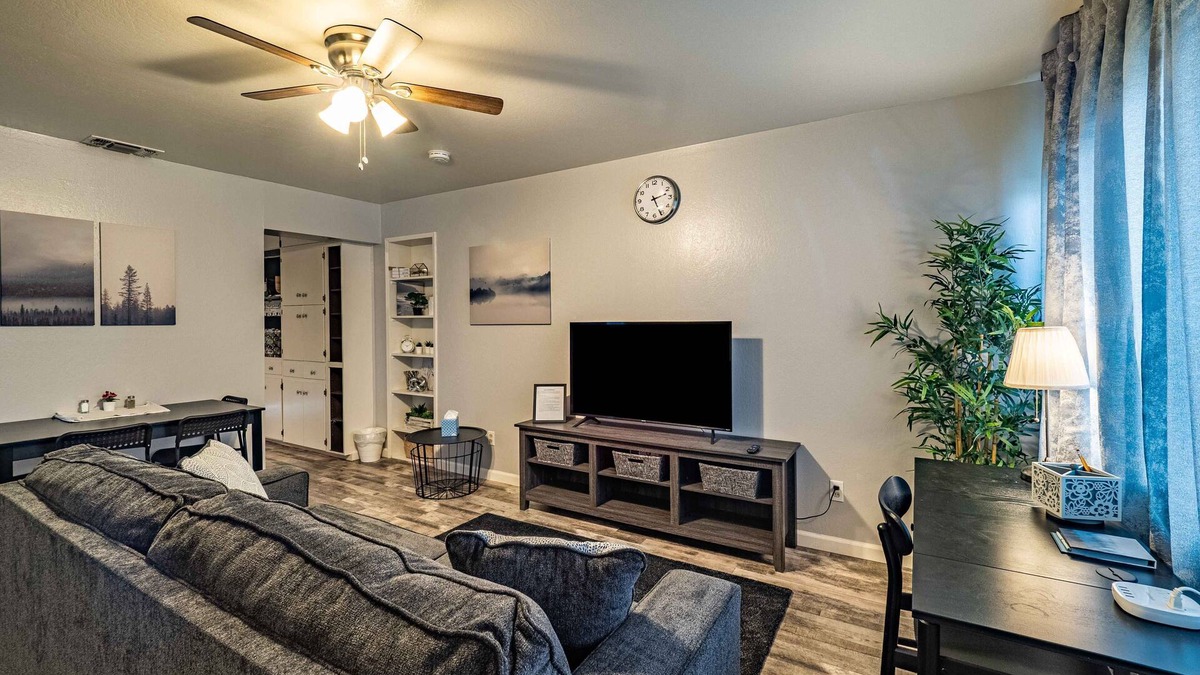 Carmichael Apartment | Luxe 2B Home in Carmichael | Netflix | Work Desk