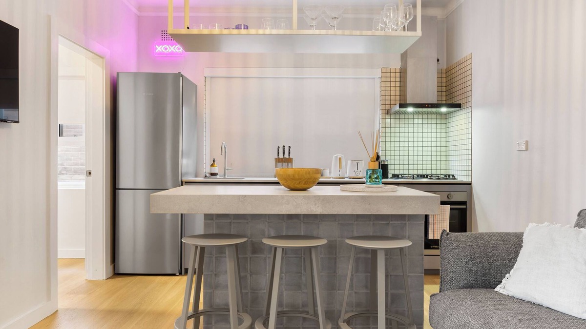 North Bondi Apartment | Luxe 2BR w/Smart TV Steps from Bondi Beach
