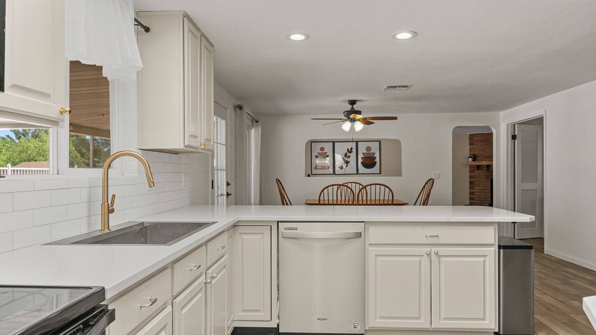 Sierra Vista House | ☀️LUXE 4BR/2BTH Mountain View vacation Pool & Grill Central LOC Private