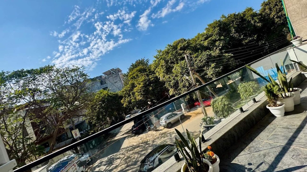 DLF Phase 1 Hotel | Luxe 8 Stayz