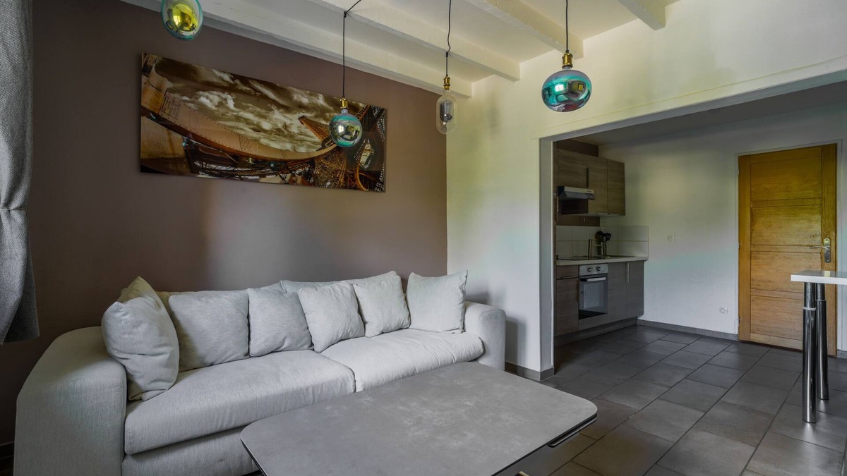 Roissy-en-France Apartment | Luxe-Apartment-Deluxe-Private Bathroom-City view