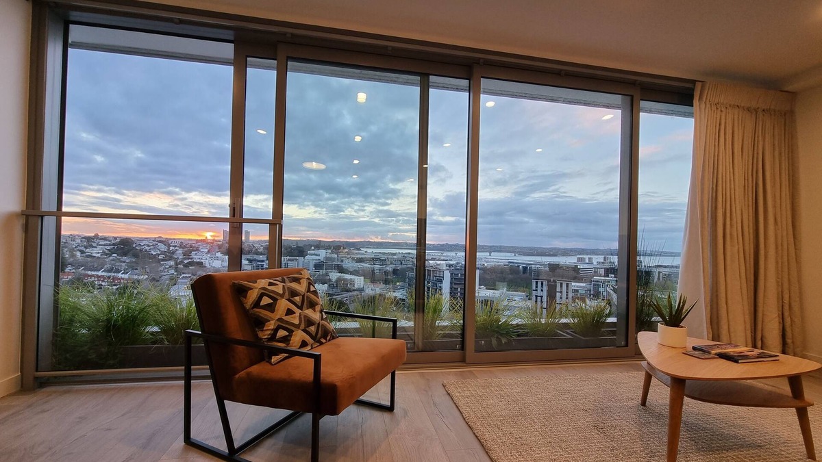 Auckland Central Business District Apartment | Luxe Apt w Harbour-Sunset Views -Parking