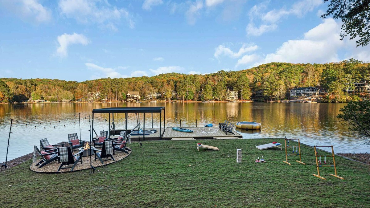 Waleska House | Luxe Arrowhead Lakefront 4 Br~Hot Tub~Pool Table