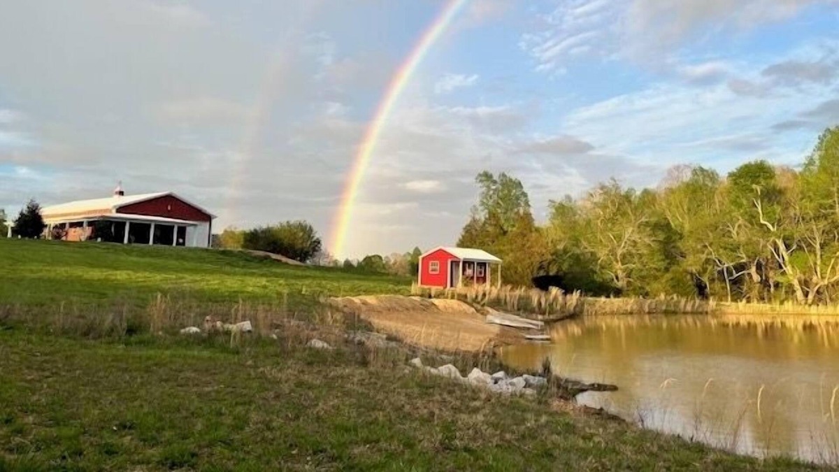 Dickson Other | Luxe Barn 2 bedroom Barndominium