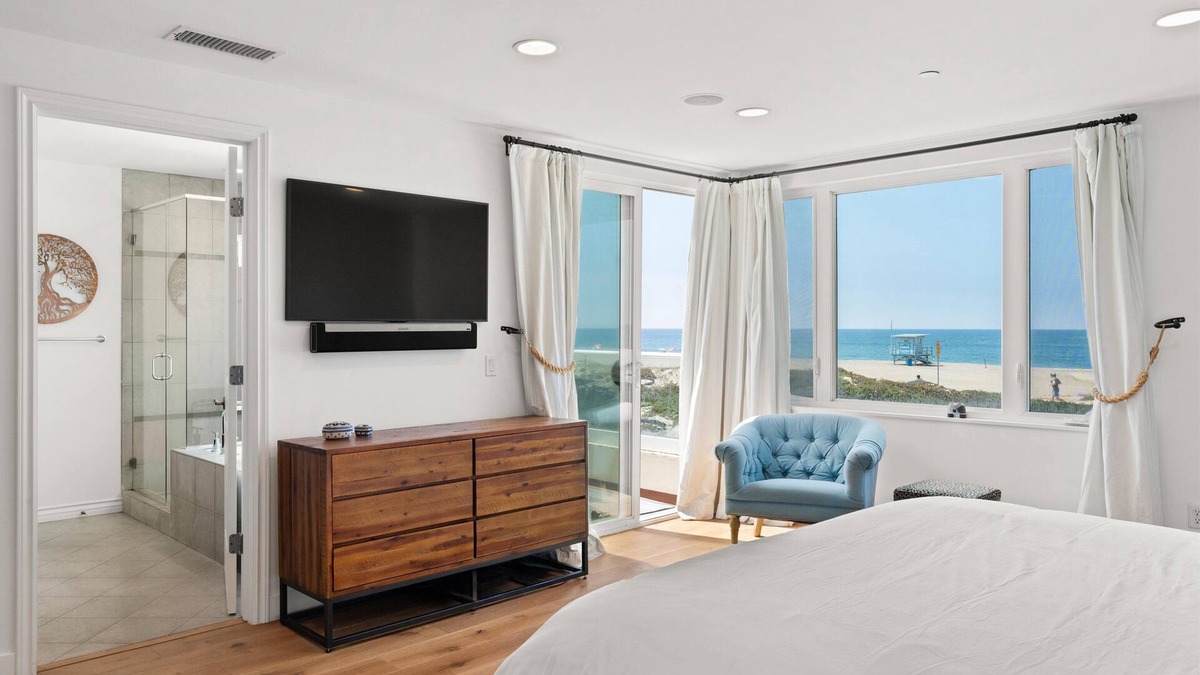 Playa Del Rey Condo | Luxe Beachfront Beauty with easy access to Sofi and LAX
