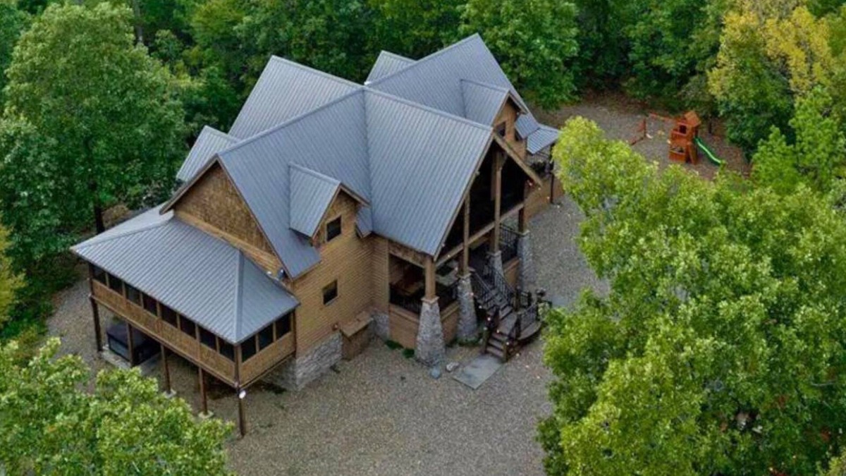 Broken Bow Cabin | Luxe Cabin | Hot Tub | Game Room | Pet-Friendly