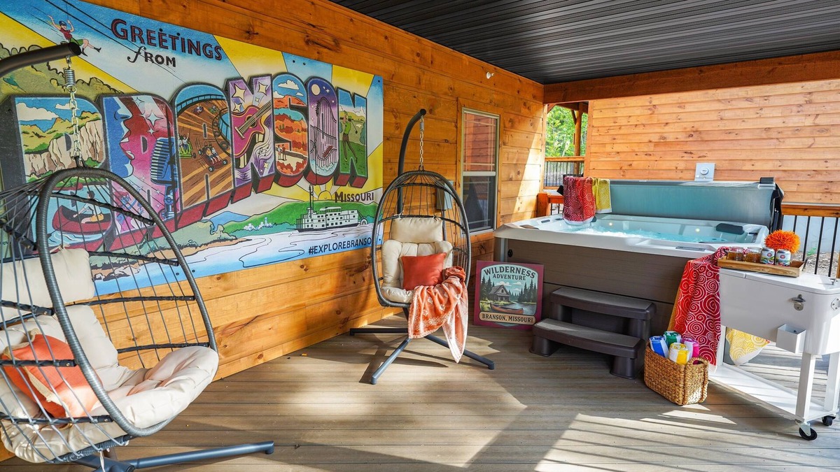 Omaha Cabin | Luxe Cabin>Hot Tub>Indoor Pool>Fire Pit>Game Table>Fishing>Pickleball>Hiking
