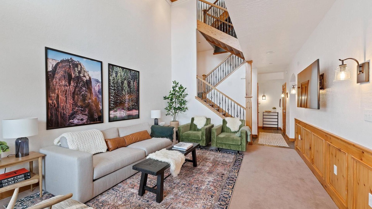 Midway Condo | Luxe Chalet - Sleeps 15