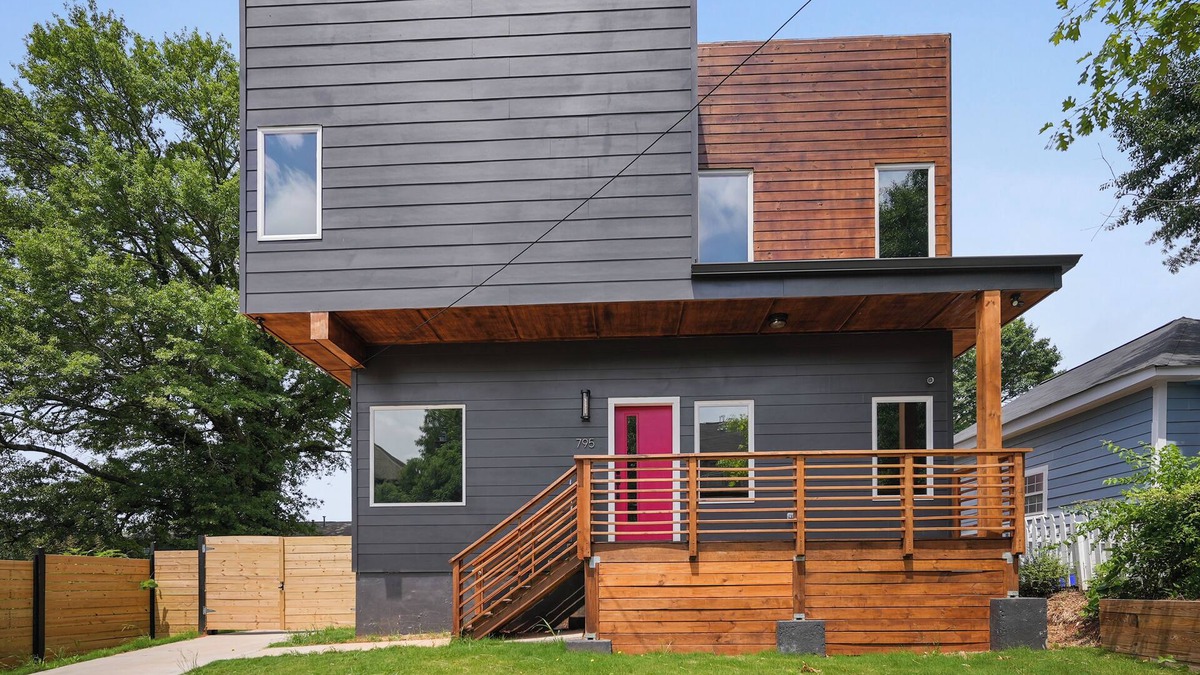 Summerhill House | Luxe City Oasis in the Heart of Downtown