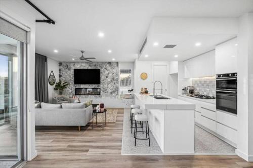 Curlewis House | Luxe Coastal Getaway