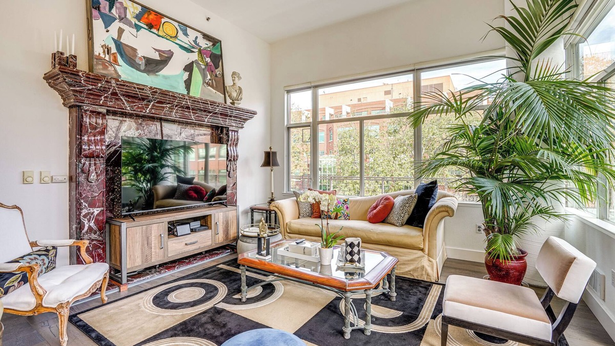 Emeryville Condo | Luxe Condo w/Private Patio & Perks in Emeryville!
