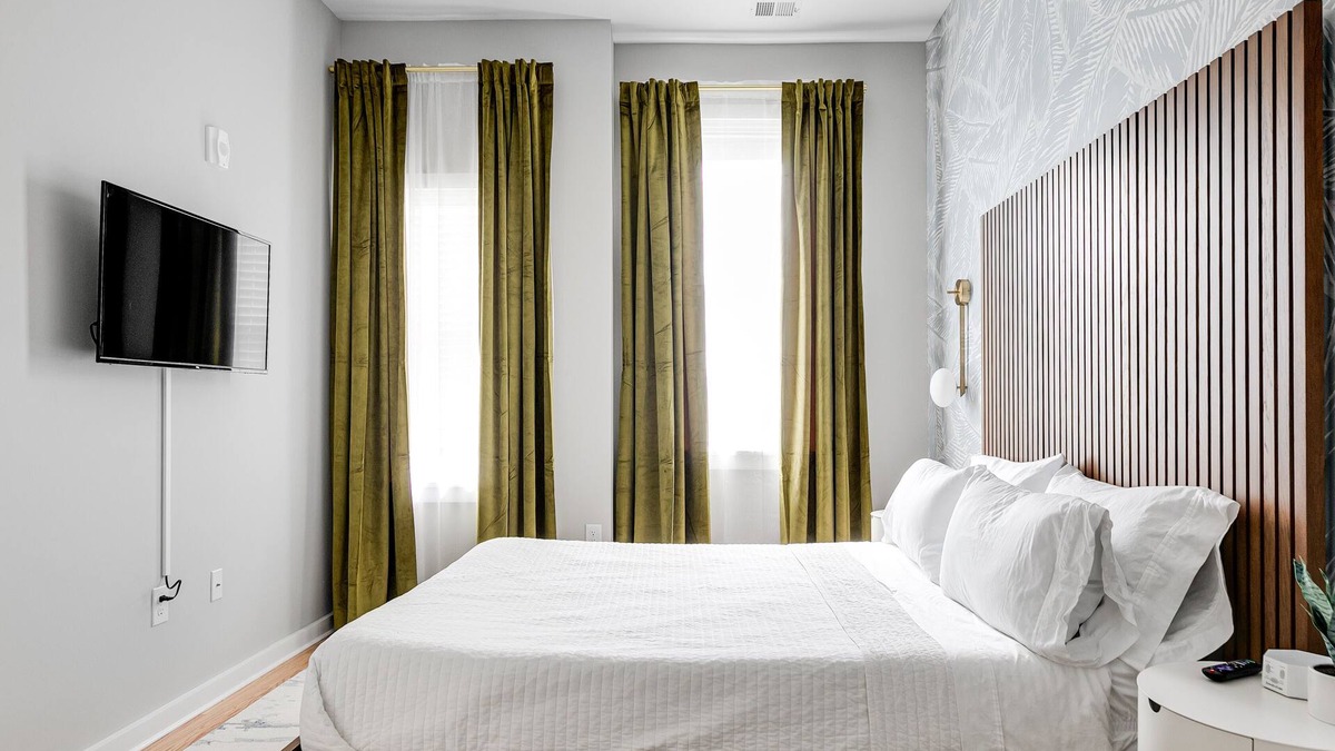 Church Hill Apartment | Luxe Decor & Private Balcony in Grandiose District