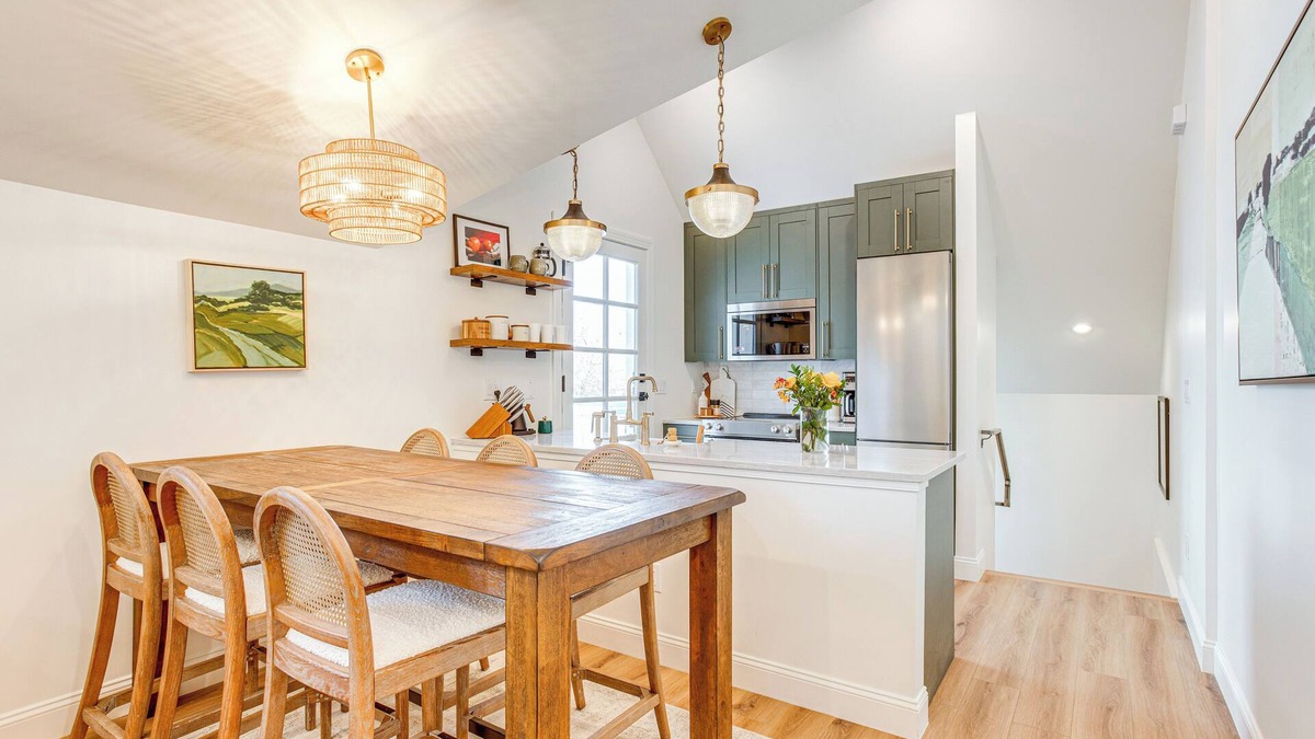 Sloan Lake Apartment | Luxe Designer Flat on Sloans Lake w/Rooftop Deck