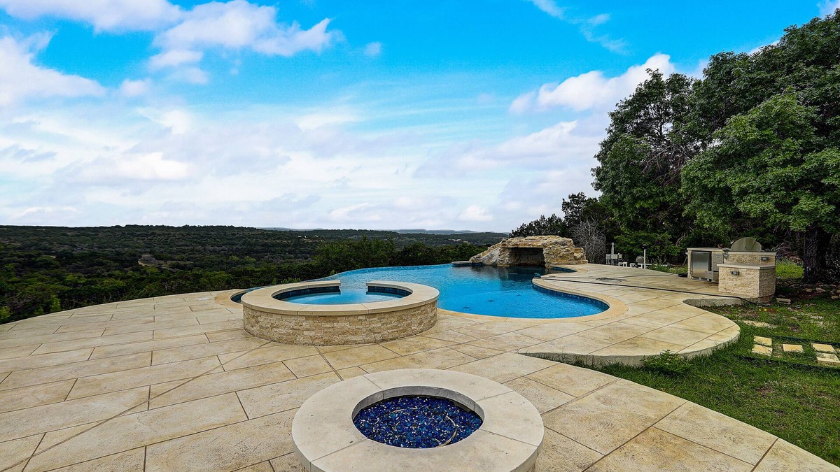 Oatmeal House | Luxe designer Hill Country home near Austin with amazing views & infinity pool