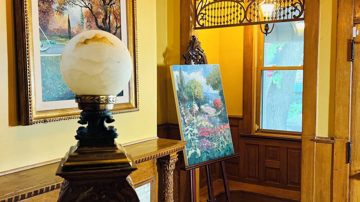 Oak Park House | Luxe Downtown Historic Victorian, A+ Location. Spacious 4-bedroom near Chicago!