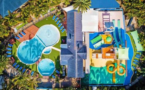 Mermaid Beach Apartment | Luxe Escape & Family Attractions