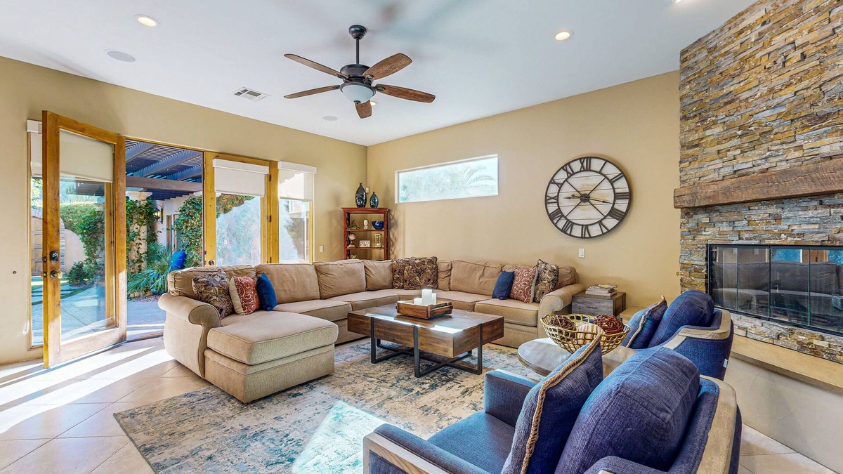 Desert Club Estates House | Luxe Escape in Old Town | Pool, Spa, Outdoor Kitchen & Pool House 4BR #067222