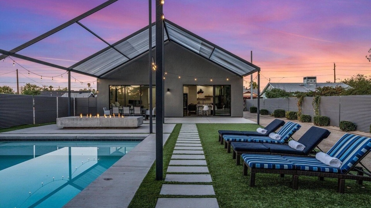 Coronado House | Luxe Estate with Guest House & Heated Pool & Firepit, & Rooftop Terrace near DT