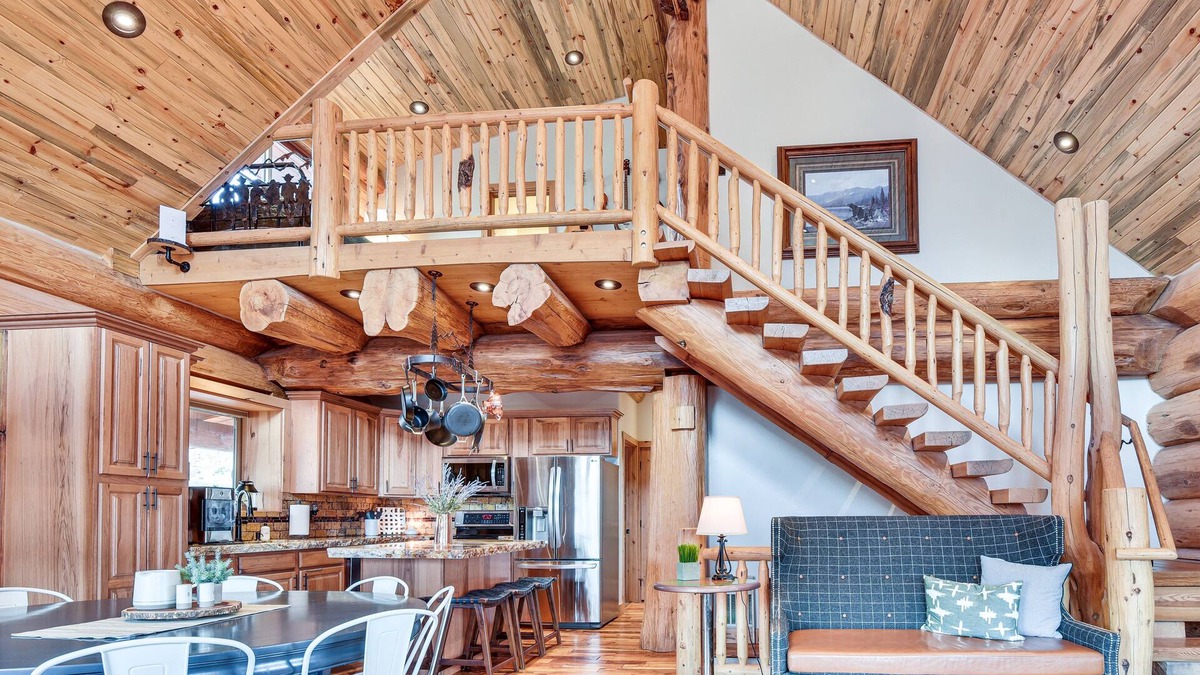 Hanna Cabin | Luxe Family Cabin w/ Deck: Walk to Duchesne River!