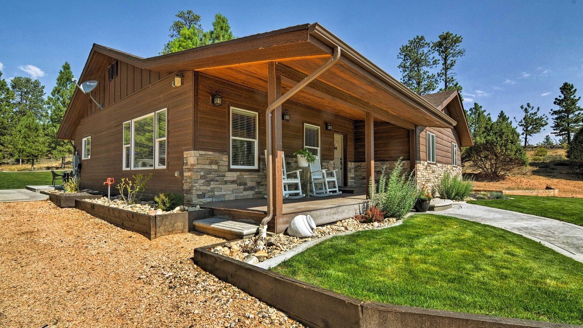 Bryce Canyon Cottage | Luxe Home ~ 2 Mi to Bryce Canyon National Park!