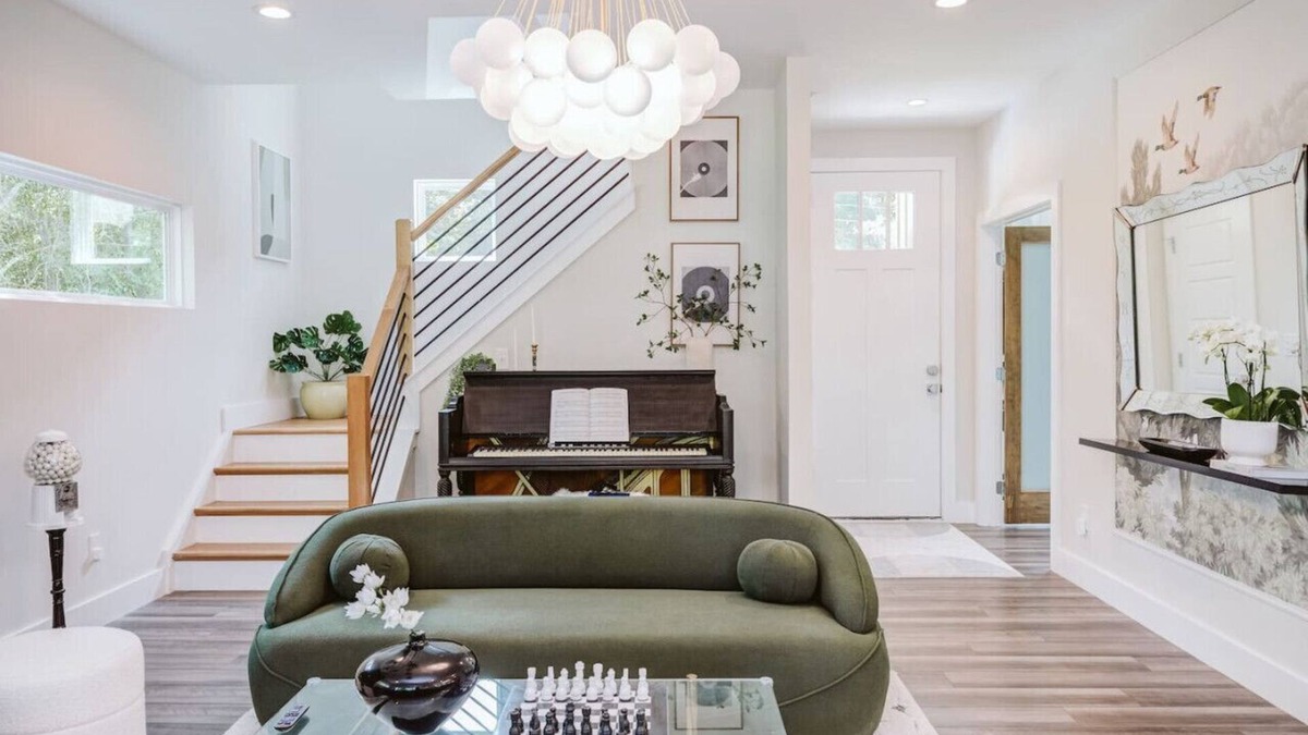 Durham House | Luxe Home 4 Mins to Duke, DPAC, Downtown Durham | King Beds, Pool, Fire Pit, BBQ, Pet OK