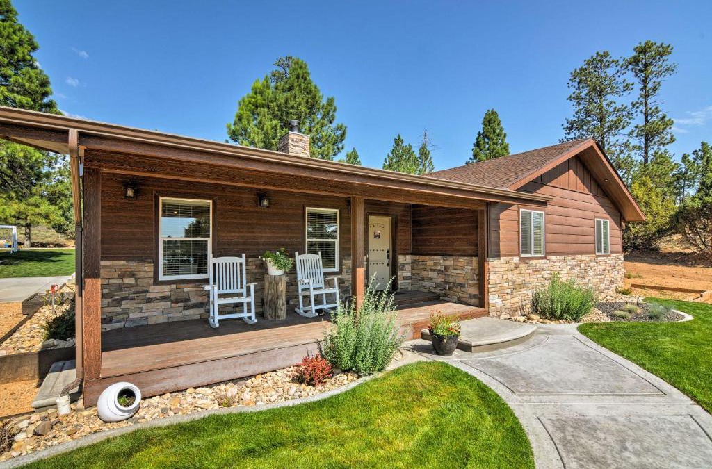Bryce Canyon House | Luxe Home about 2 Mi to Bryce Canyon National Park!