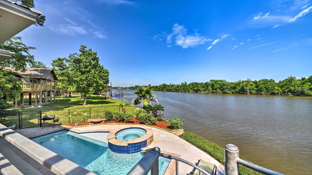Barrett House | Luxe Houston Home on Riverfront w/Pool & Hot Tub!