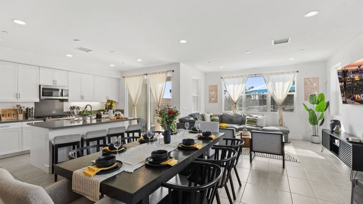 Indio House | Luxe Lakefront Villa: Saltwater Pool, Spa & Games