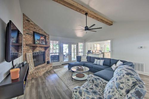 Flint House | Luxe Lakehouse with Sunset Views on Lake Palestine!