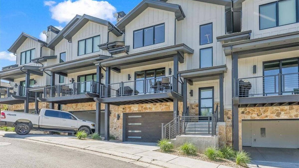 Park City House | Luxe Living at Canyons! Private Hot Tub + 5 minutes to ski lift access and golf