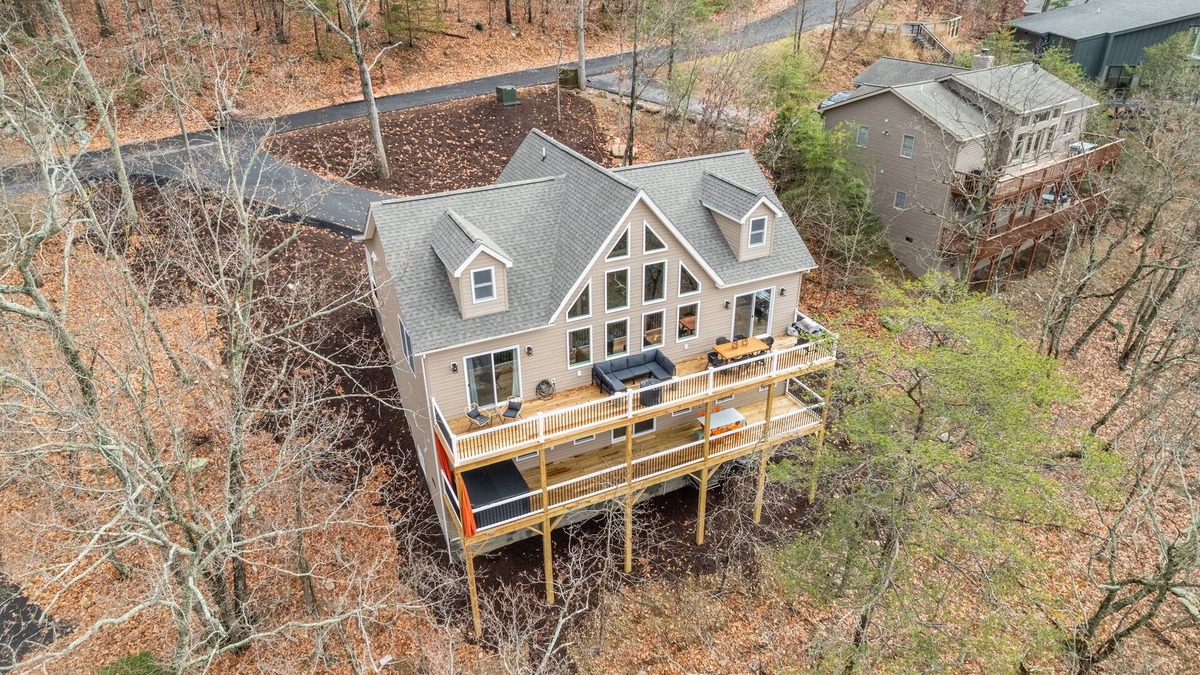 Massanutten House | Luxe Lodge Designer Decorated Sleeps 16 Hot Tub Decks w/Slope views