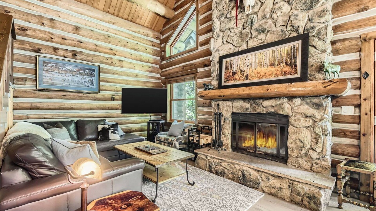 Timbercreek Lodges House | Luxe Log Cabin on Gore Creek in Vail