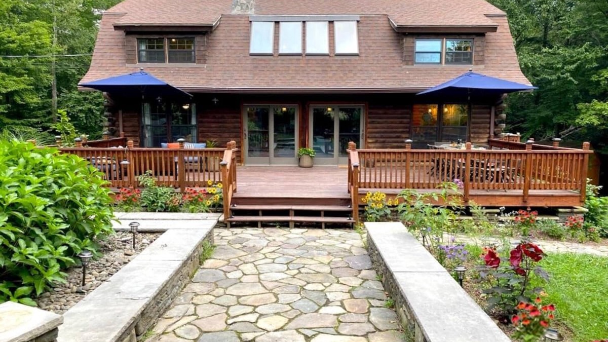 Ellenville House | Luxe Log Cabin w NEW HEATED SALTWATER POOL