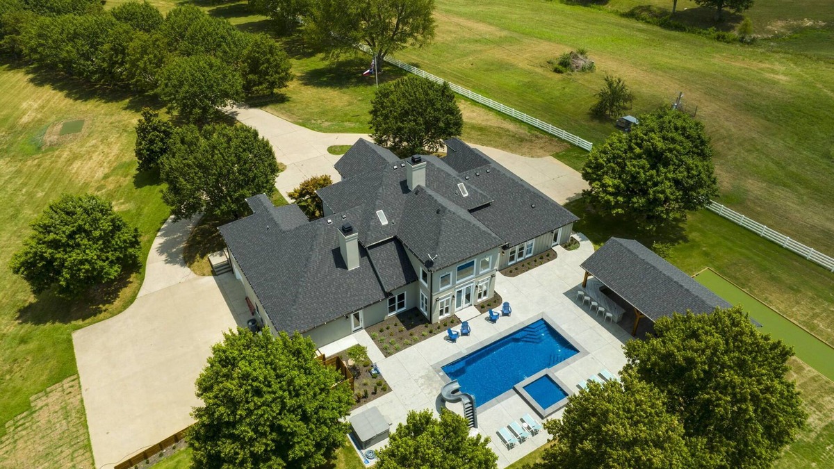 Lebanon House | LUXE - Majestic Manor - Countryside Retreat - 100 Acre Woods