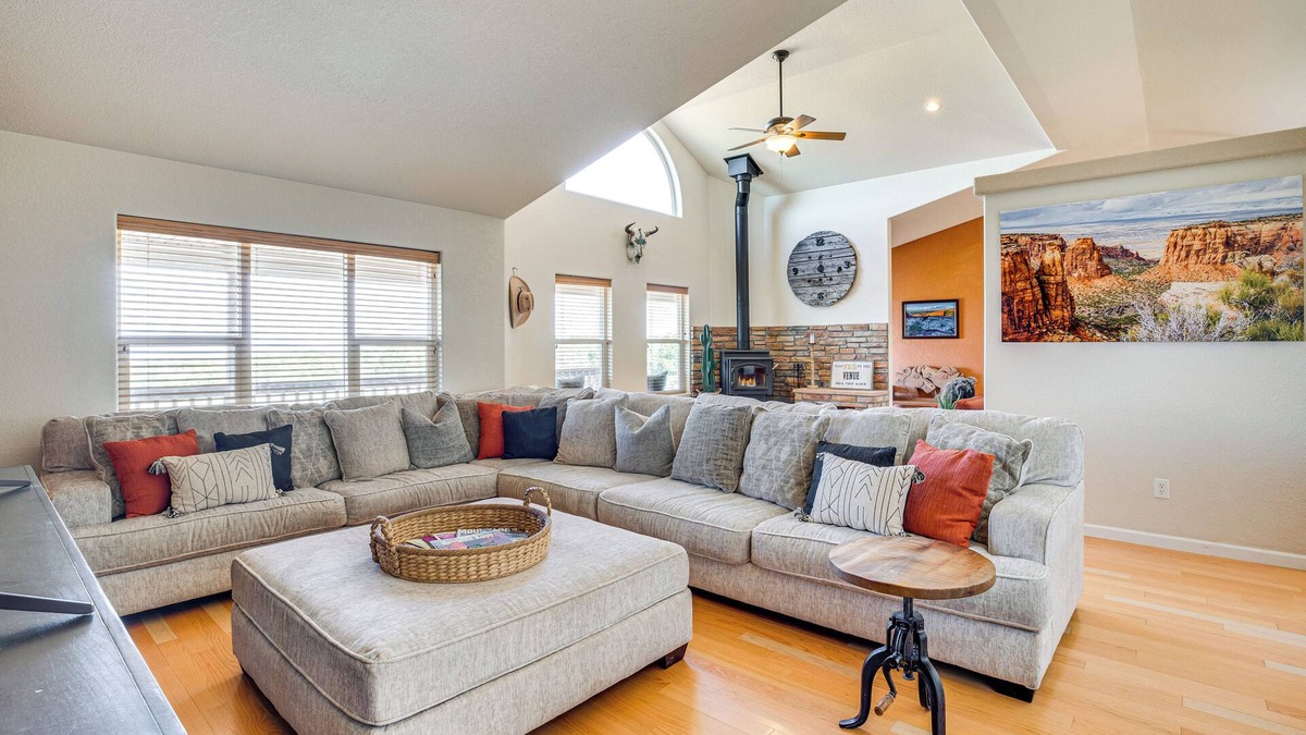 Glade Park House | Luxe Mesa View Home on 35 Acres w/Wraparound Deck