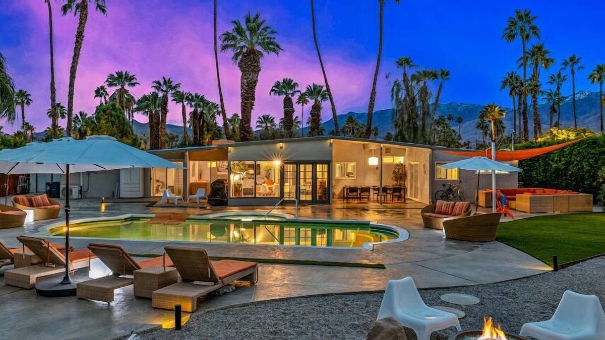 Palm Springs House | Luxe Midcentury Outdoor Oasis. nSaltwater Pool. Gym. Fire Pit. Pet Friendly.
