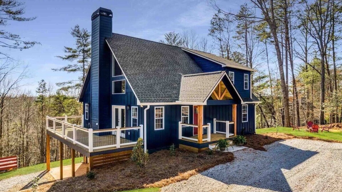 Dahlonega House | Luxe Modern Cabin Perched in Dahlonega Forest